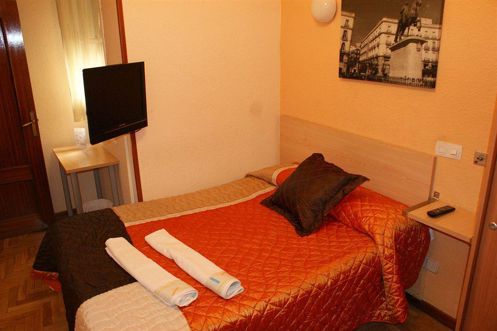 Hostal Rias Bajas Madrid Exterior foto