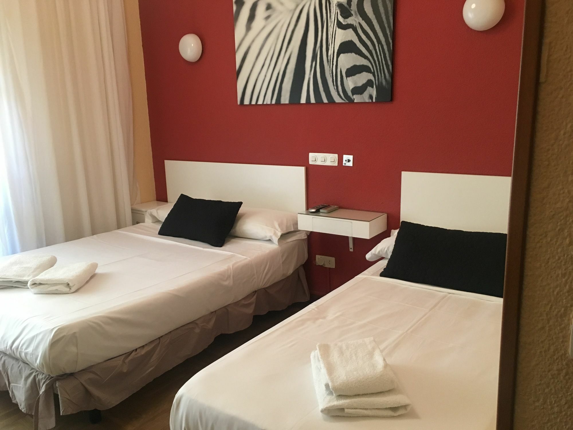 Hostal Rias Bajas Madrid Exterior foto